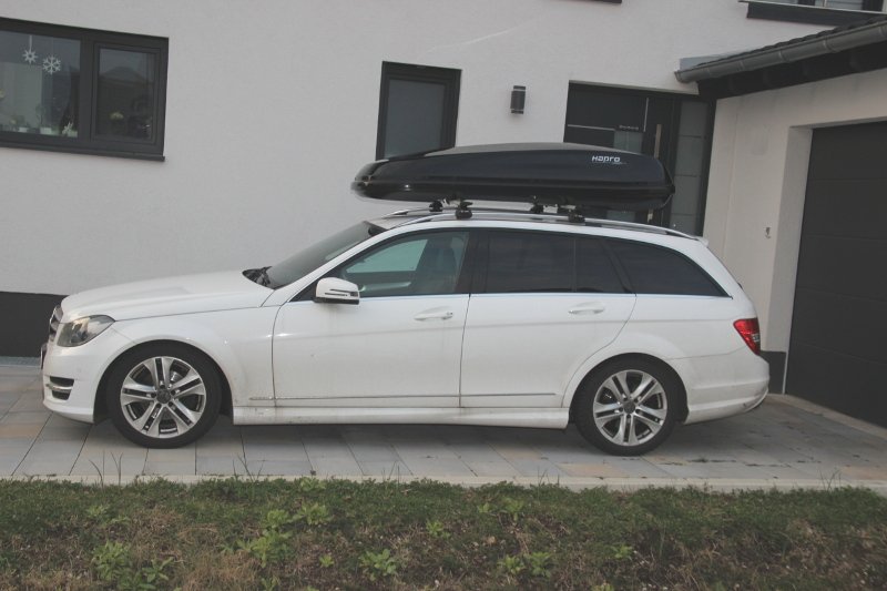 Dachbox auf einem Mercedes C-Klasse Kombi