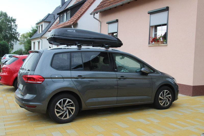 Krickenbach: Dachbox von HAPRO auf einem VW Touran