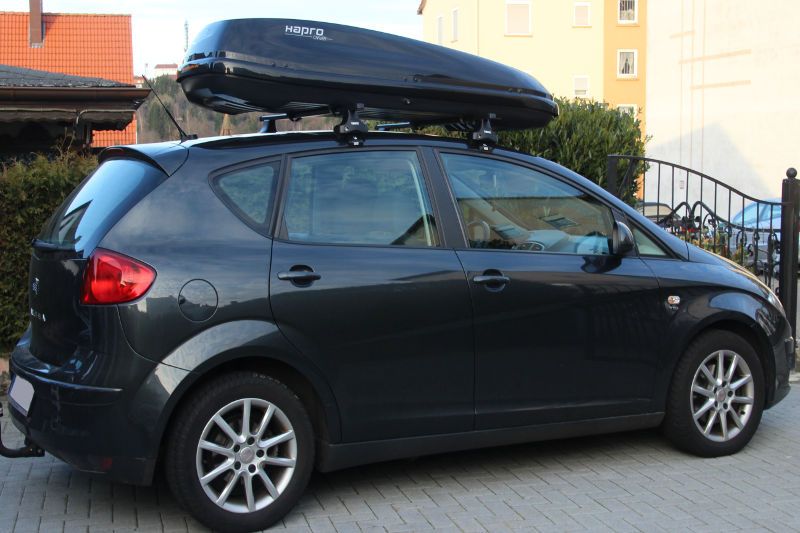 Dachbox mieten, z.B. in Krickenbach. Hier: eine Box mit 430 Liter Volumen auf einem Seat Altea