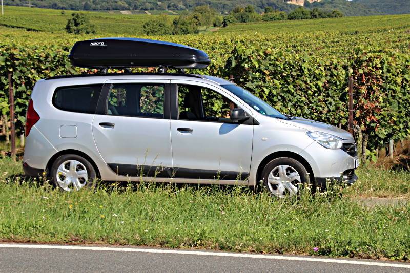 Dachbox 430 Liter auf einem Dacia Lodgy Van, bei uns mieten in Stelzenberg