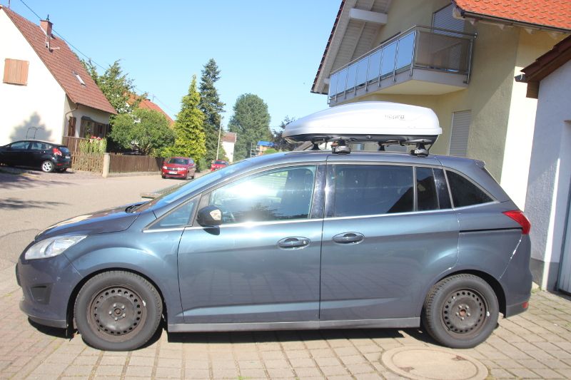 Dachbox auf einem Ford Grand C-Max in Otterbach