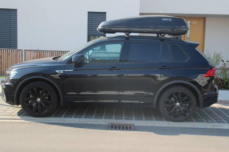 Eine Dachbox mit 430 Liter Volumen auf einem VW Tiguan bei uns in Krickenbach