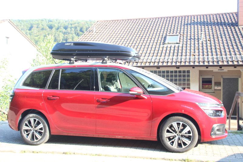 Bexbach: Dachbox auf einem Citroen Grand Picasso