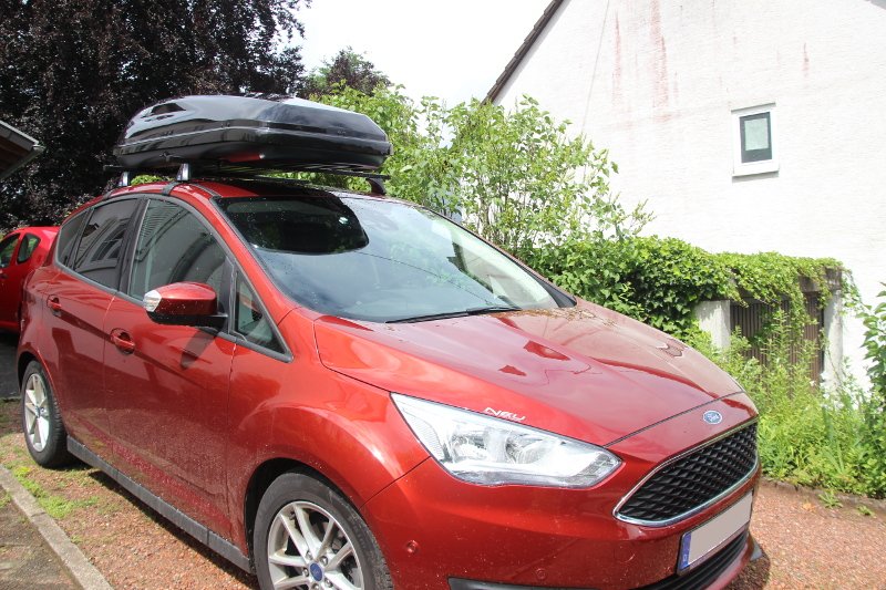 Eine Dachbox mit 430 Liter Volumen auf einem Ford C-Max
